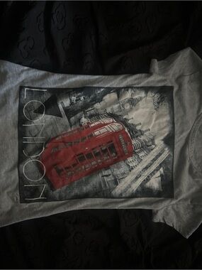 Gray London Graphic Tee with Red Telephone Booth